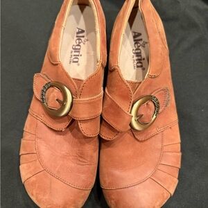 Alegria Women's Brown Leather Loafers with Gold Buckle size 8.5